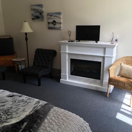Rock Hill Bed & Breakfast Sharbot Lake Bagian luar foto
