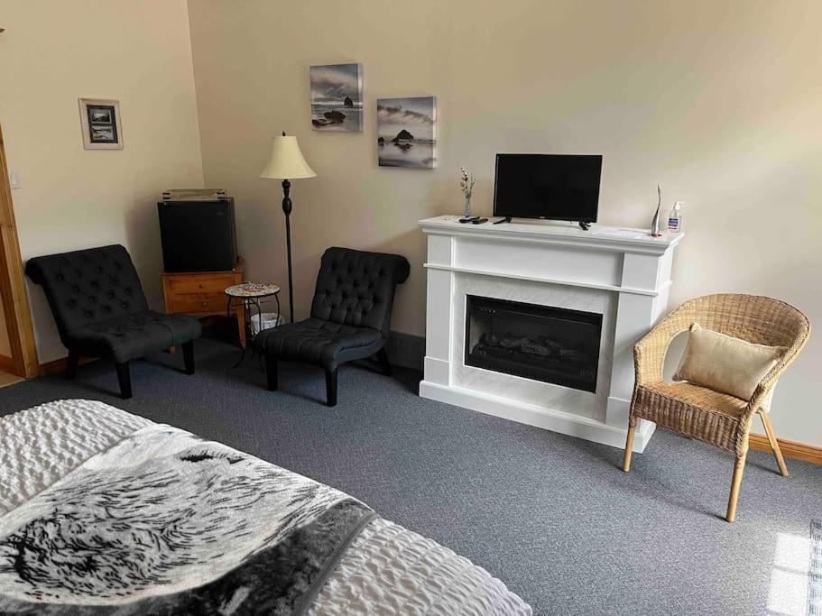 Rock Hill Bed & Breakfast Sharbot Lake Bagian luar foto