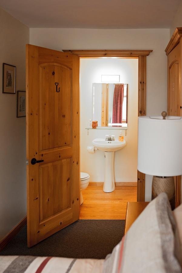 Rock Hill Bed & Breakfast Sharbot Lake Bagian luar foto